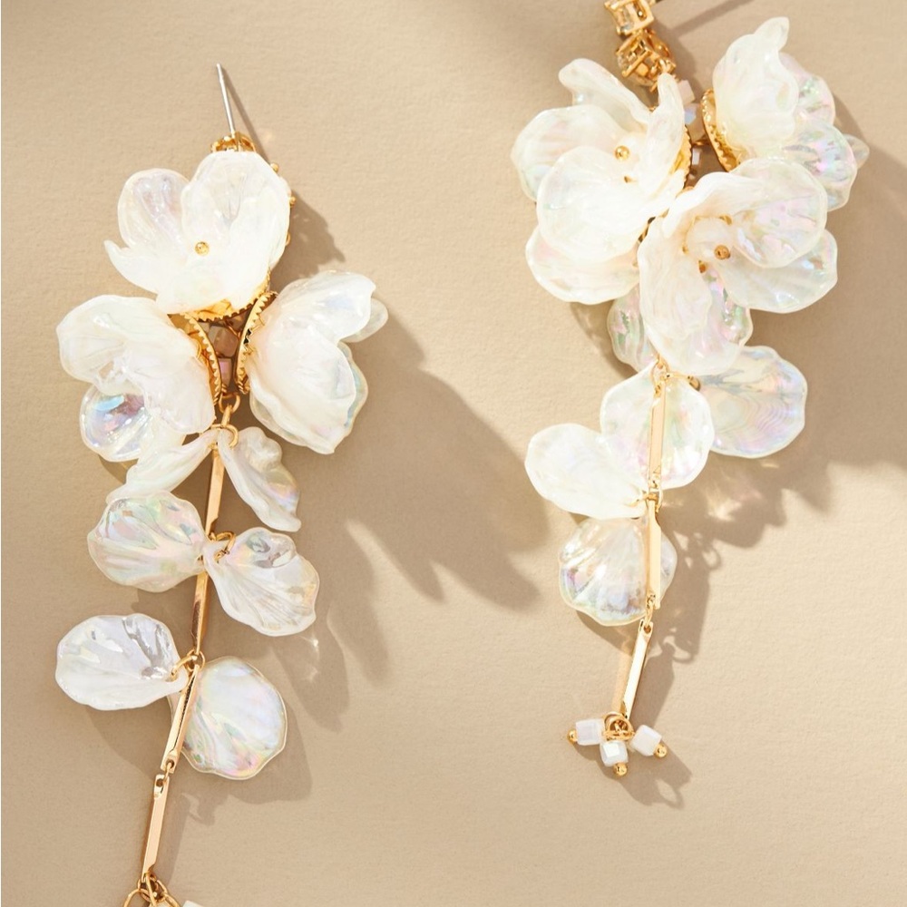 Elegant Floral Drop Earrings in Gold and White